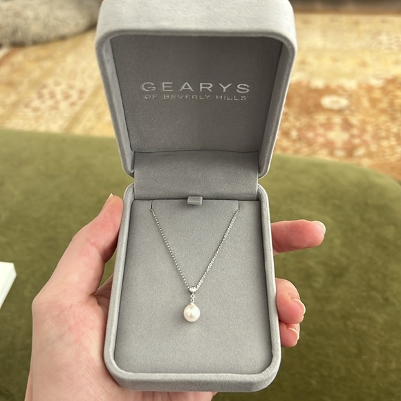 Pearl and Diamond Necklace - Picture 2 of 3